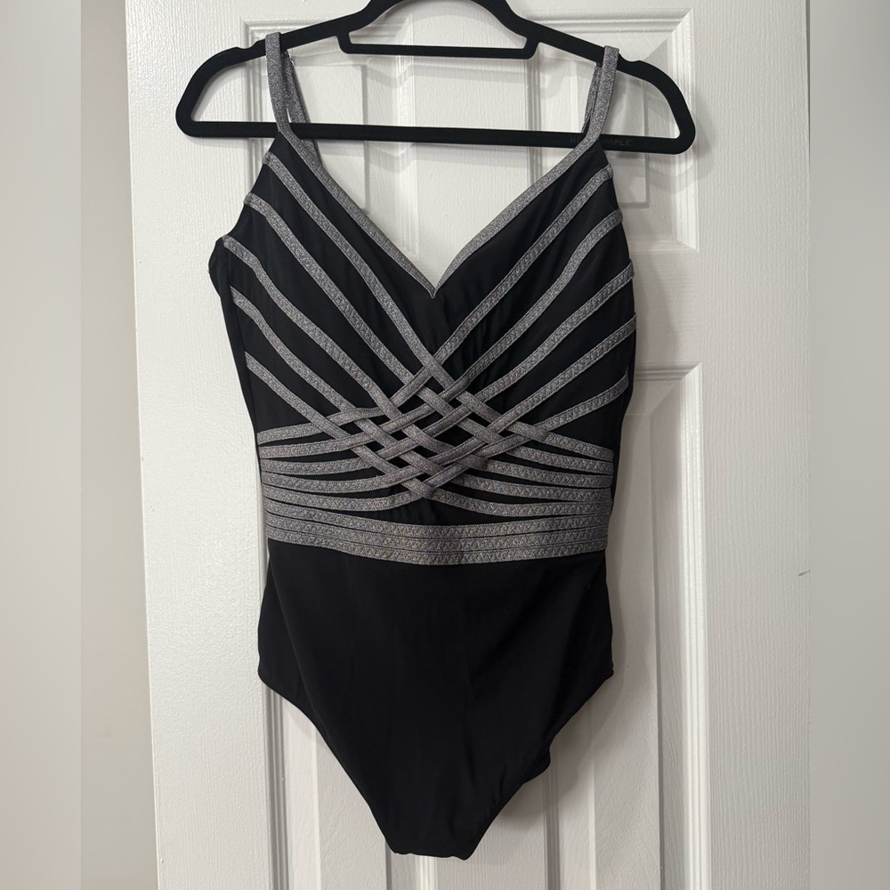 Brand new Gottex bathing suit never worn with tags